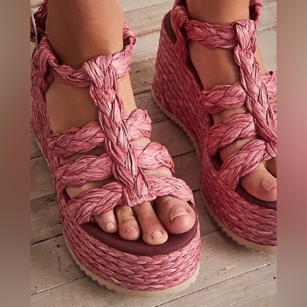 Free People NWOT raspberry raffia rendezvous platforms